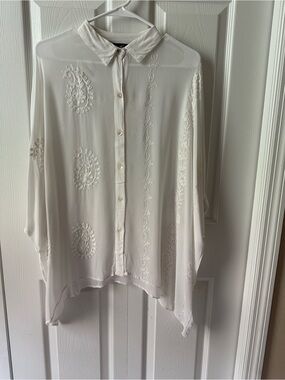 NWOT Young Threads Elegant White Embroidered Button-Down Shirt